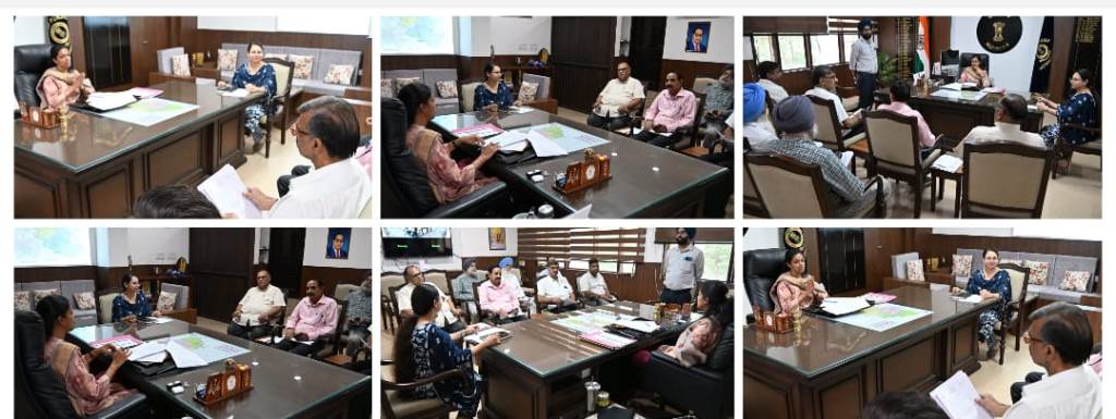 Deputy Commissioner held a meeting with representatives of political parties regarding the rationalization of polling stations